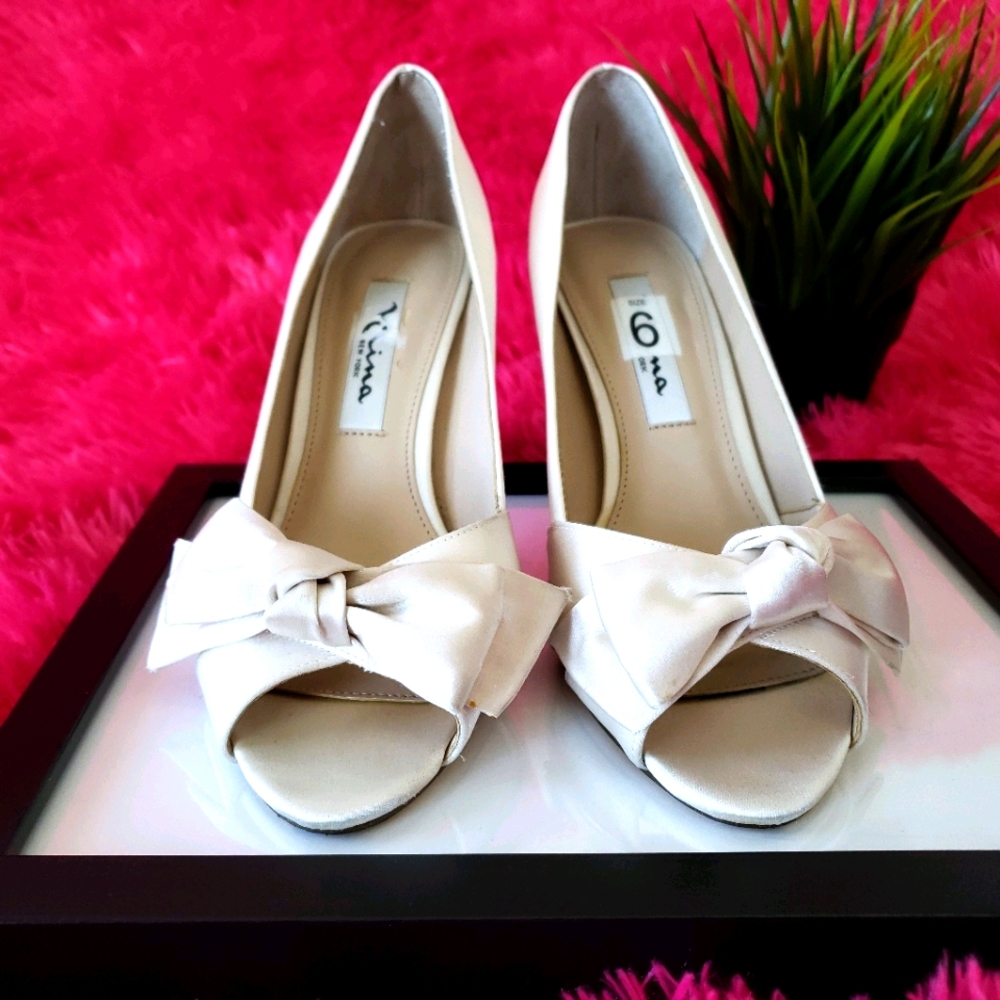 WOMEN'S SHOES